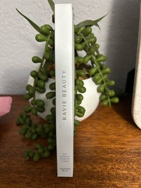 Ravie Beauty Soft Definition Longwear Eyeliner in Drift-New in Box